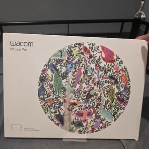 Wacom Intuos Pro Graphics Tablet - Multicolor